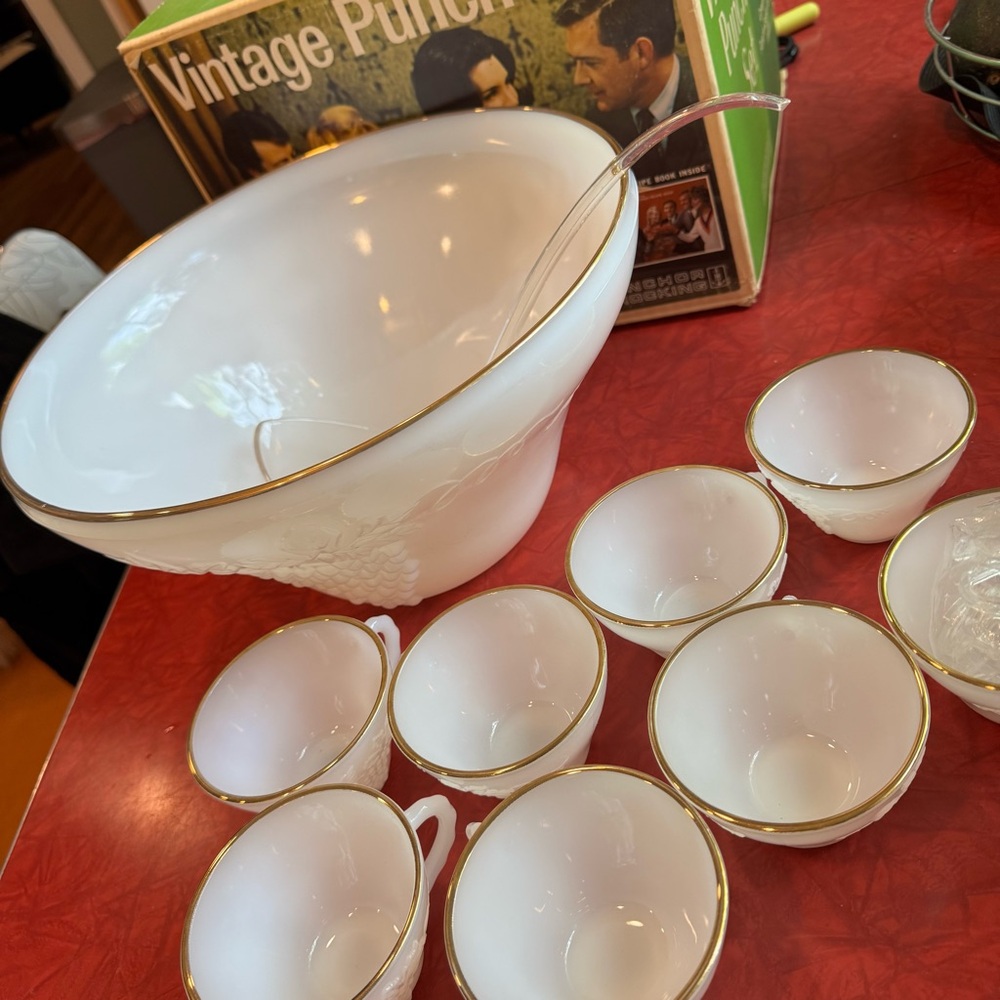 Anchor Hocking Milk Glass White & 22k Gold Grape Vine Vtg Party Punch Bowl Set